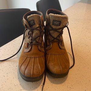 Size 8.5 ugg boots GUC